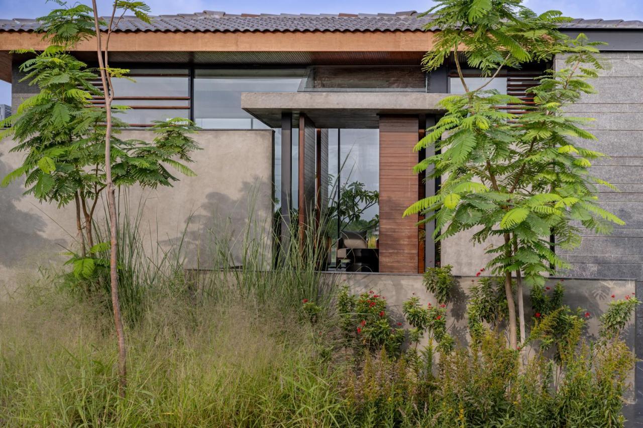 Отель Mysa Zinc Journey By The Fern, Nani Devati Sanand Экстерьер фото